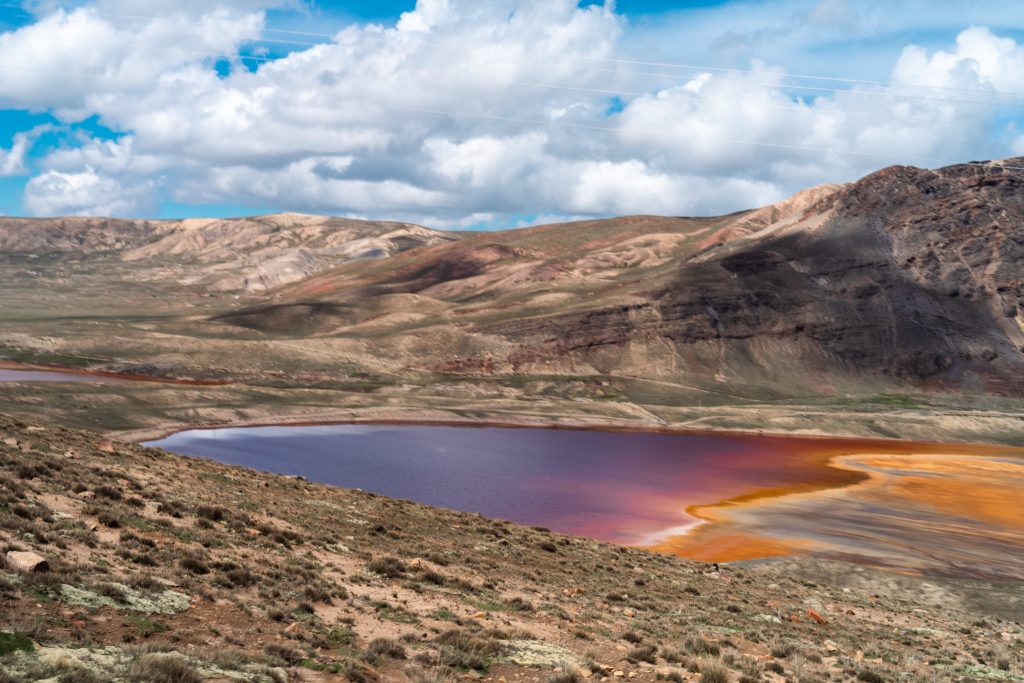 Acid mine drainage, photo from Jack Prommel from Unsplash, taken in La Paz, Bolivia